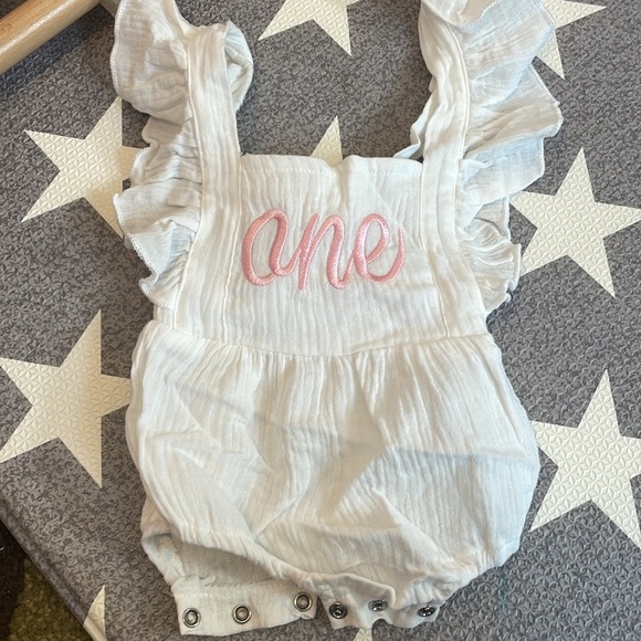 Set of 5 One pinks, white and purple dresses and top sz12-18 months - Picture 2 of 15